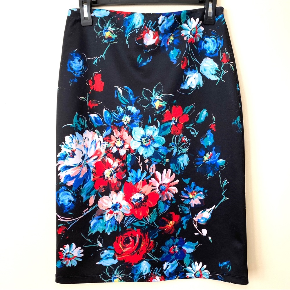 New Betsey Johnson Floral Pencil Skirt, Size 4